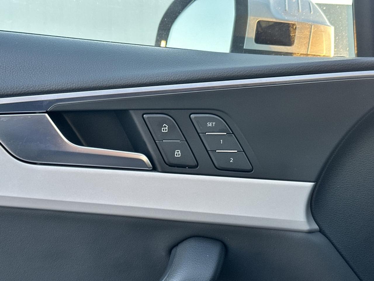 2023 Audi A4 Komfort 45 TFSI quattro Photo