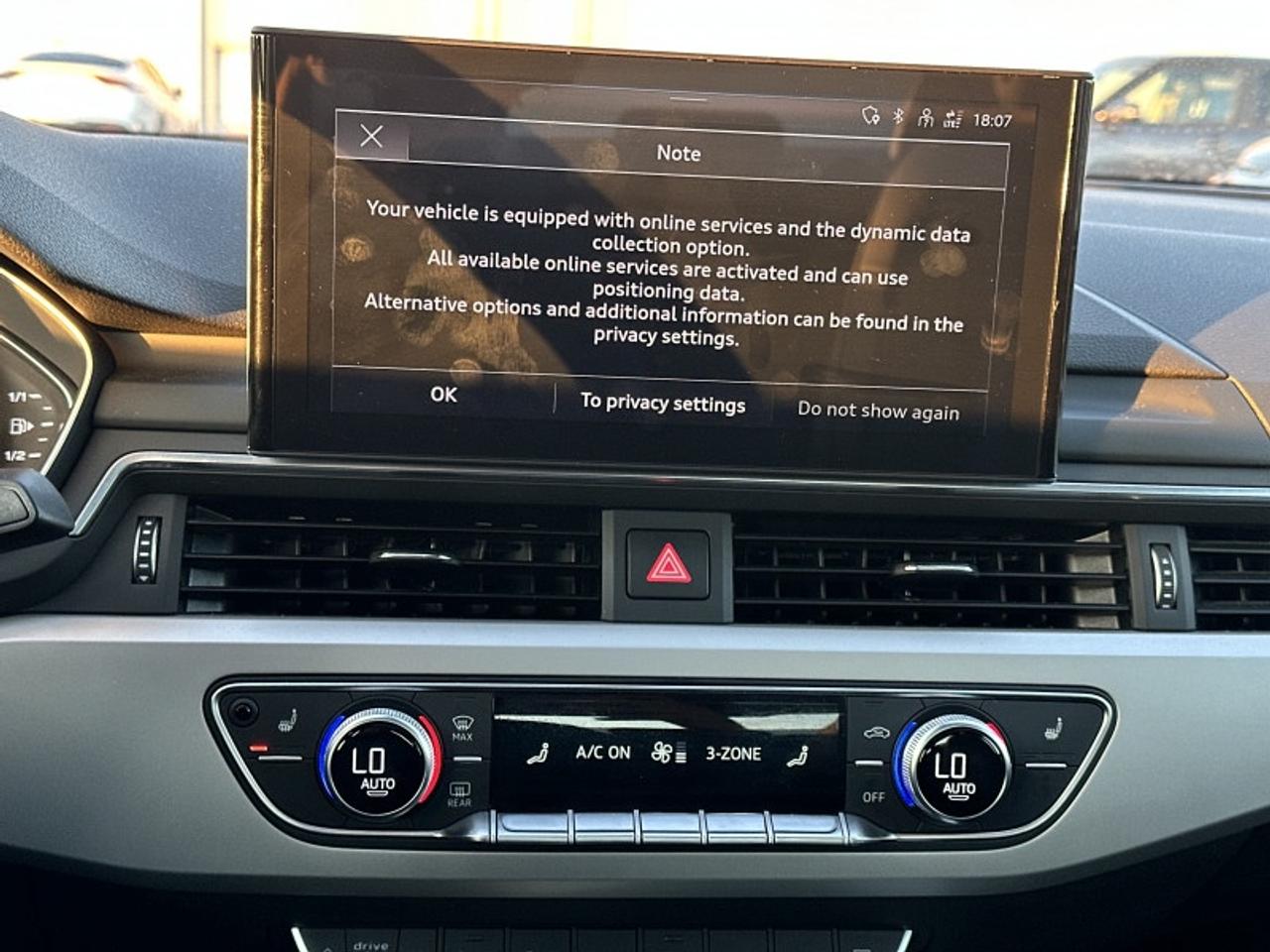 2023 Audi A4 Komfort 45 TFSI quattro Photo