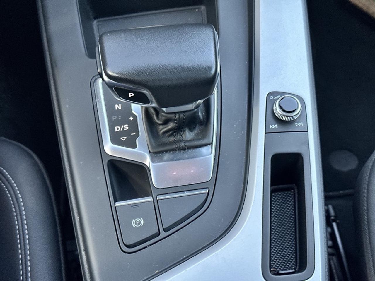 2023 Audi A4 Komfort 45 TFSI quattro Photo