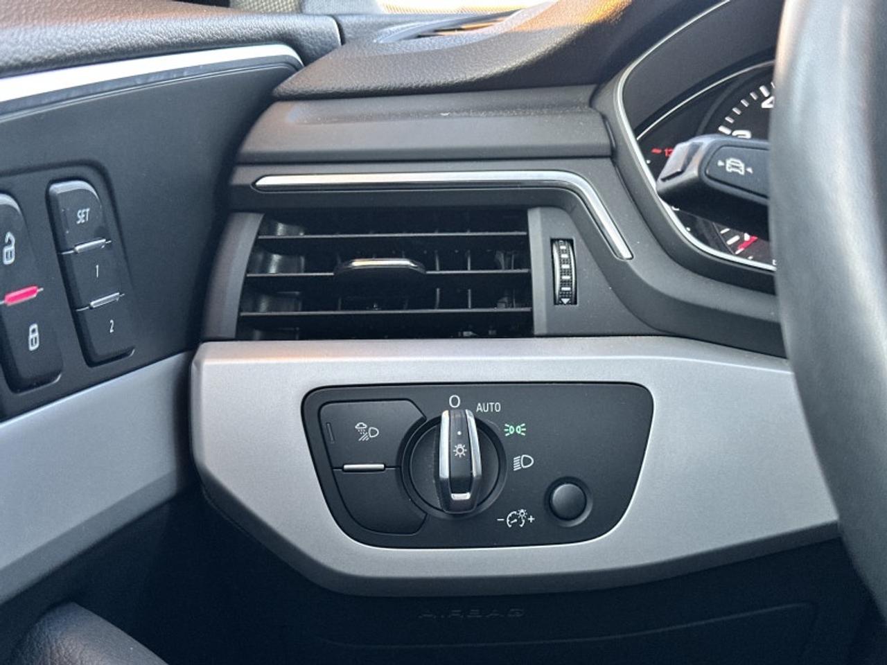 2023 Audi A4 Komfort 45 TFSI quattro Photo