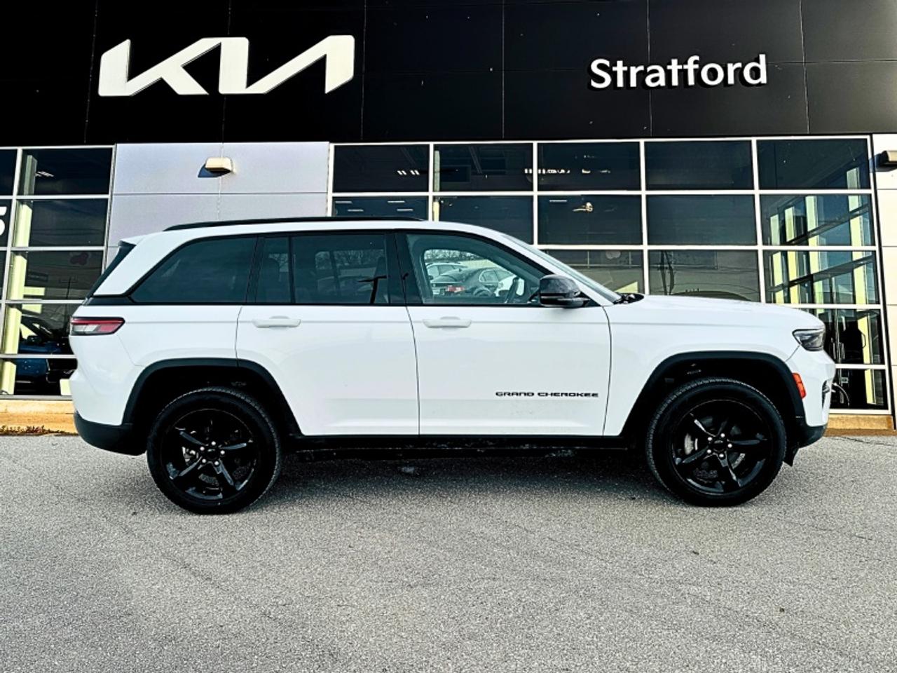 2023 Jeep Grand Cherokee Laredo Photo4