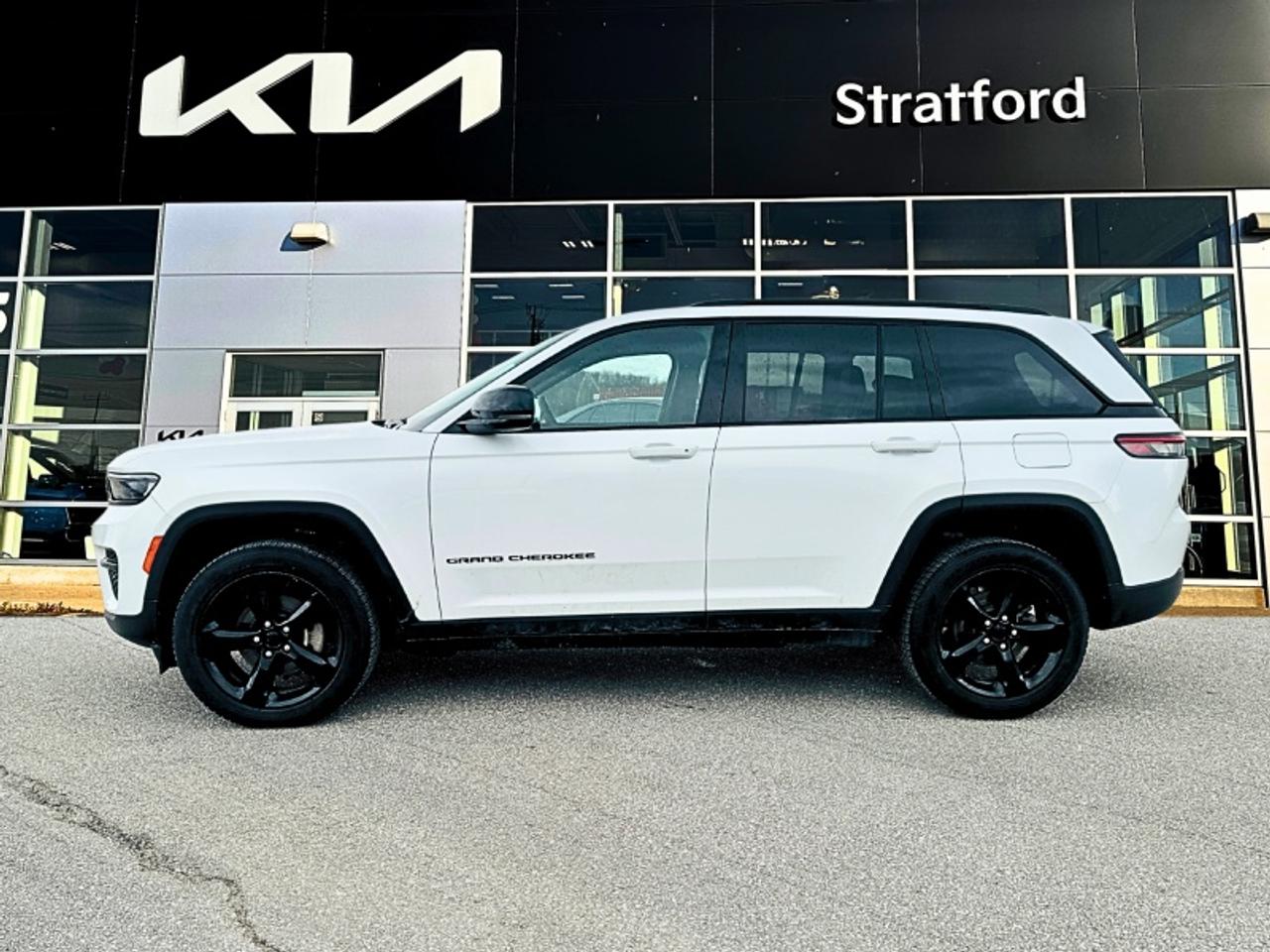 2023 Jeep Grand Cherokee Laredo Photo2