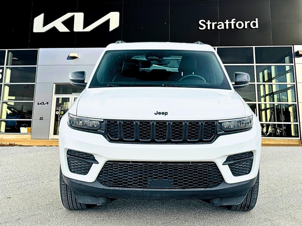 2023 Jeep Grand Cherokee Laredo Photo