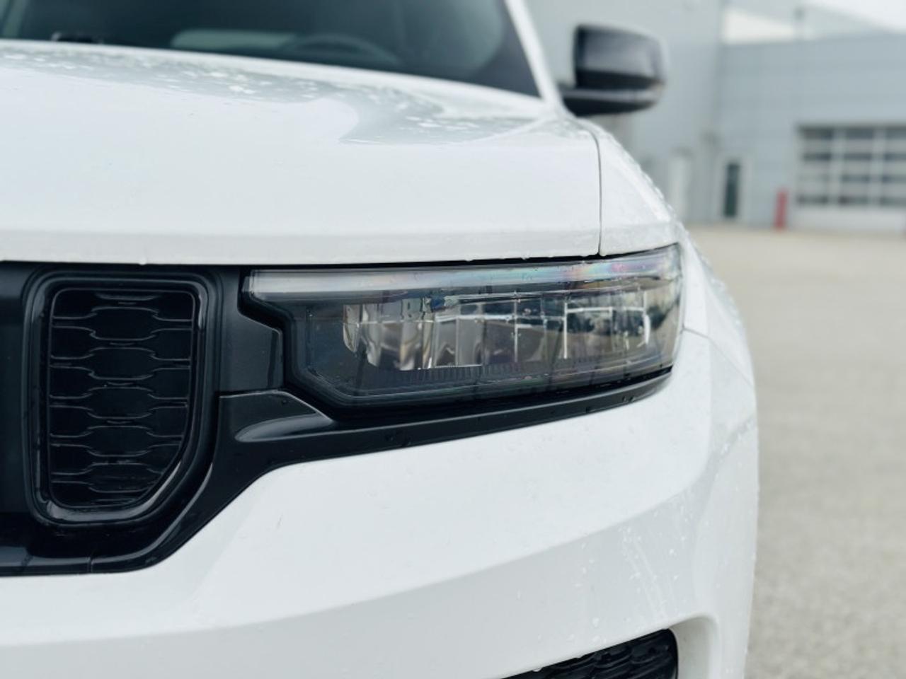 2023 Jeep Grand Cherokee Laredo Photo