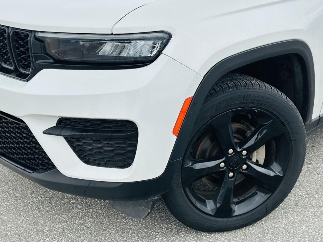 2023 Jeep Grand Cherokee Laredo Photo