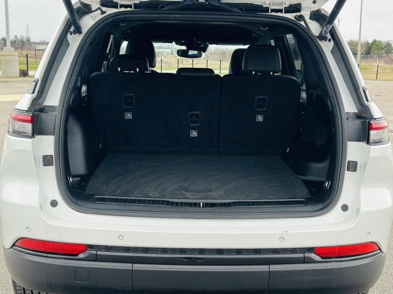 2023 Jeep Grand Cherokee Laredo Photo