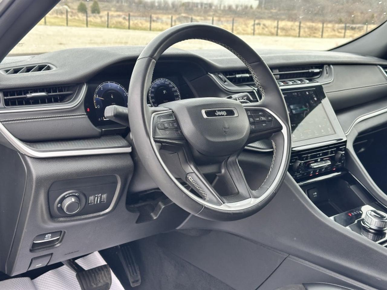 2023 Jeep Grand Cherokee Laredo Photo