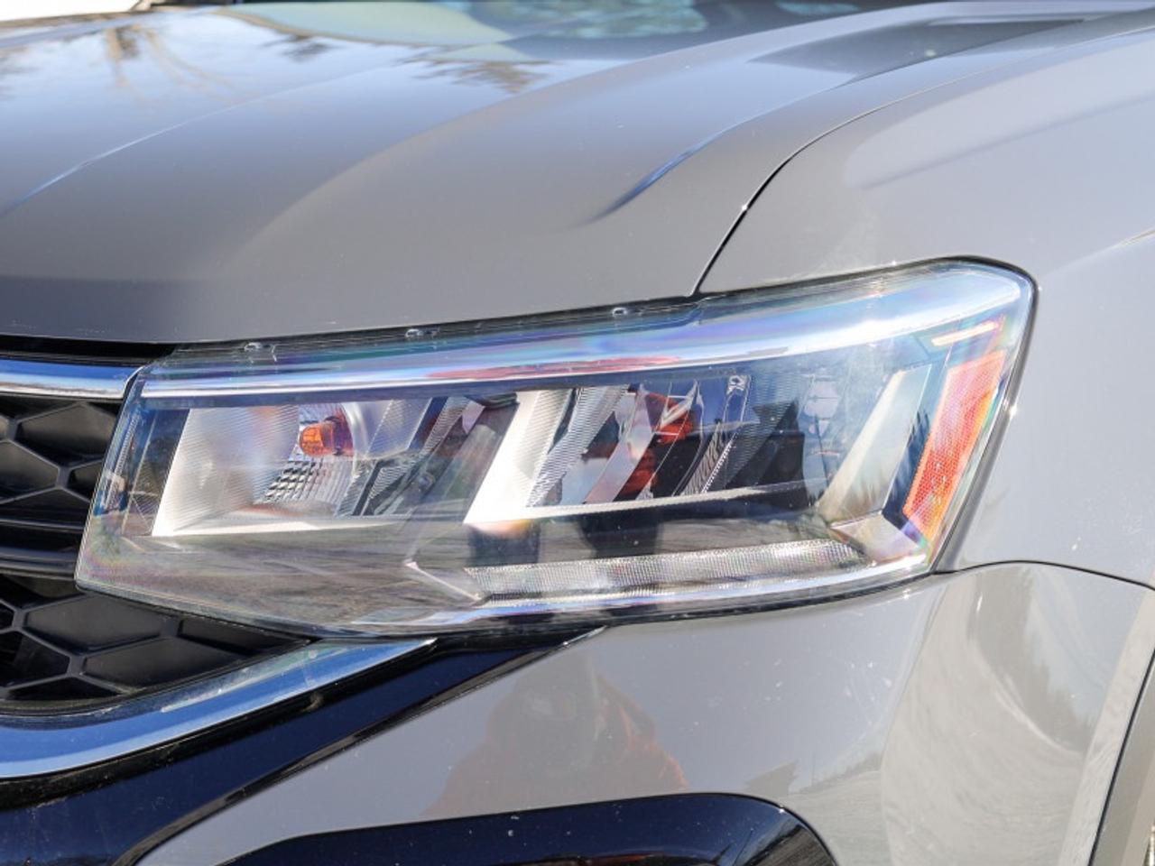 2022 Volkswagen Taos Comfortline 4Motion Photo