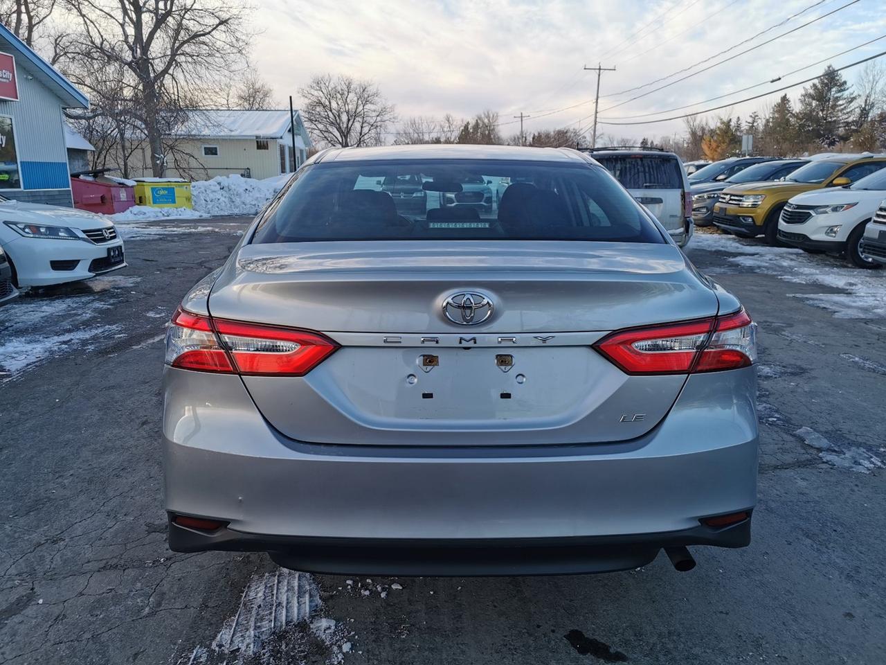 2019 Toyota Camry LE Photo3