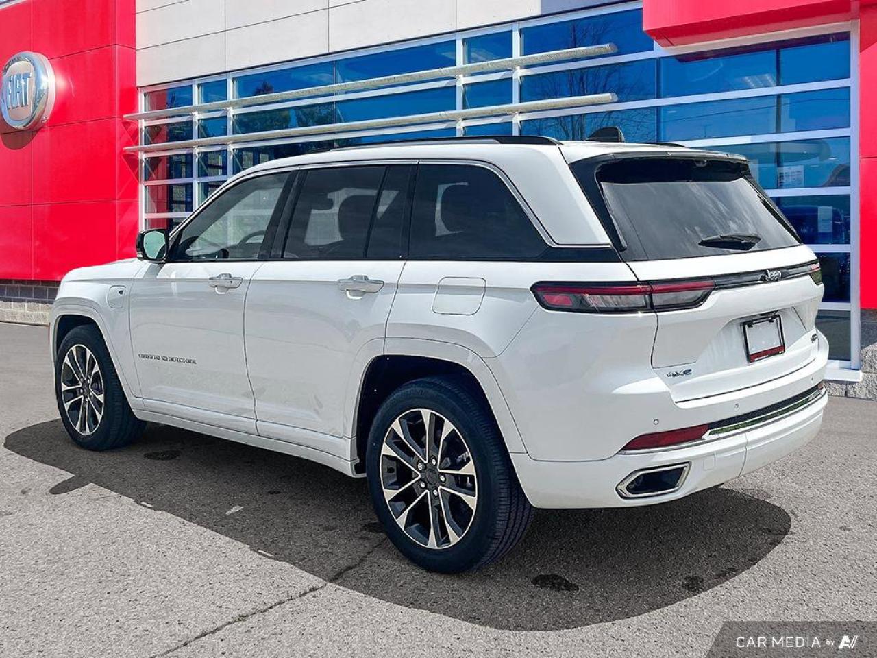 2023 Jeep Grand Cherokee 4xe Overland | Navigation | Leather | Sunroof | Rain Sensing Wipers | Remote Start | Apple Carplay | Photo