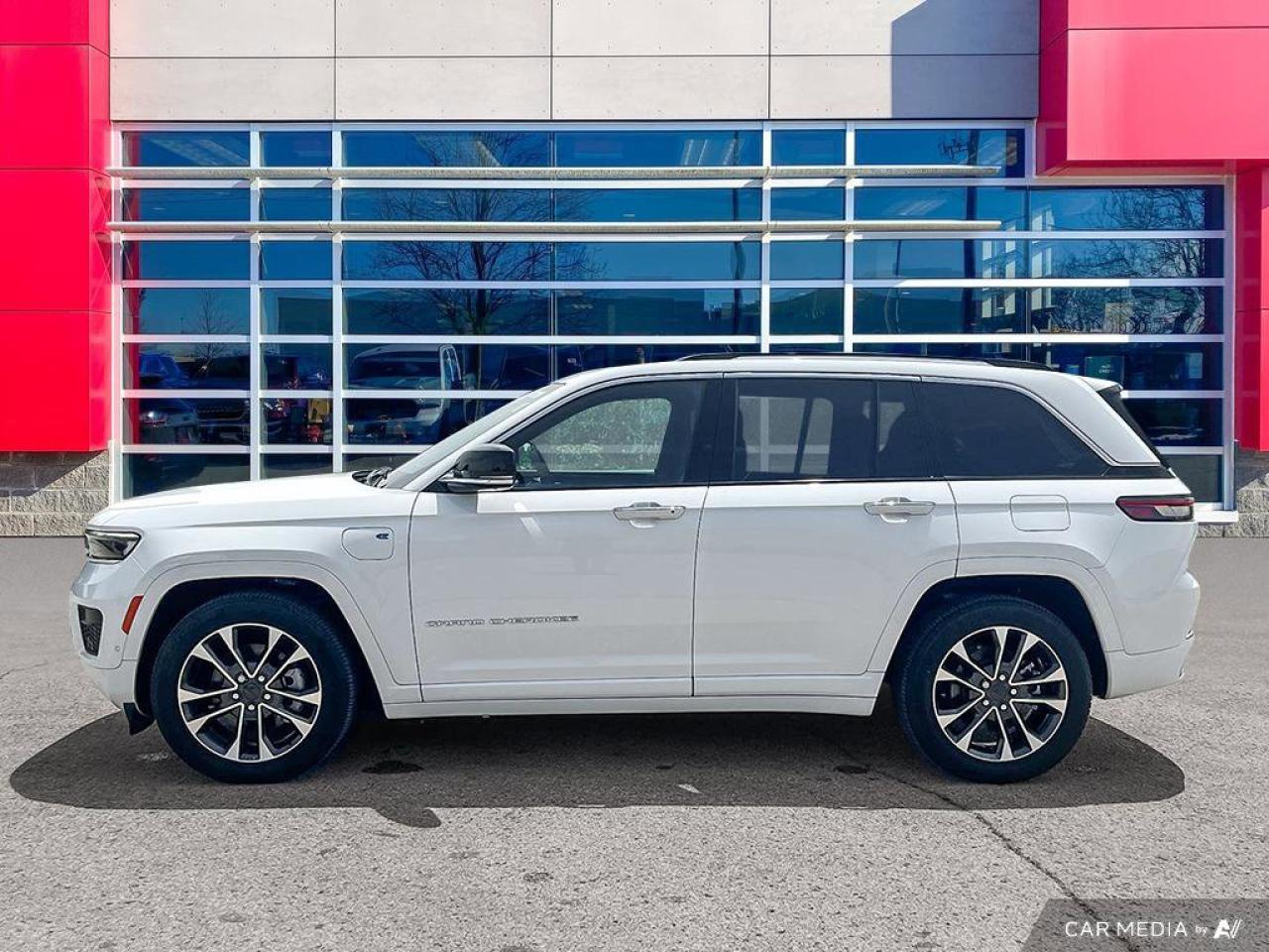 2023 Jeep Grand Cherokee 4xe Overland | Navigation | Leather | Sunroof | Rain Sensing Wipers | Remote Start | Apple Carplay | Photo