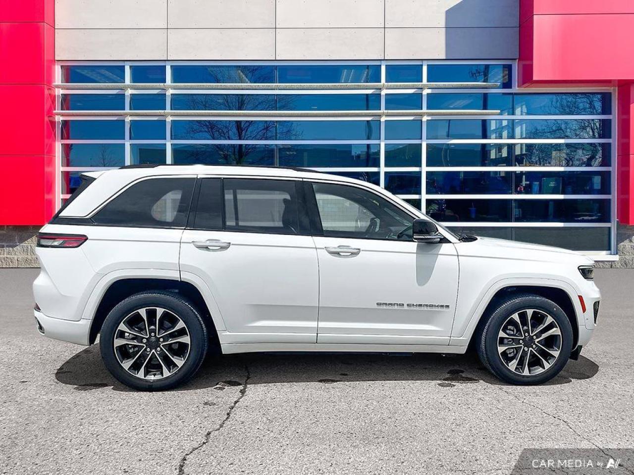 2023 Jeep Grand Cherokee 4xe Overland | Navigation | Leather | Sunroof | Rain Sensing Wipers | Remote Start | Apple Carplay | Photo