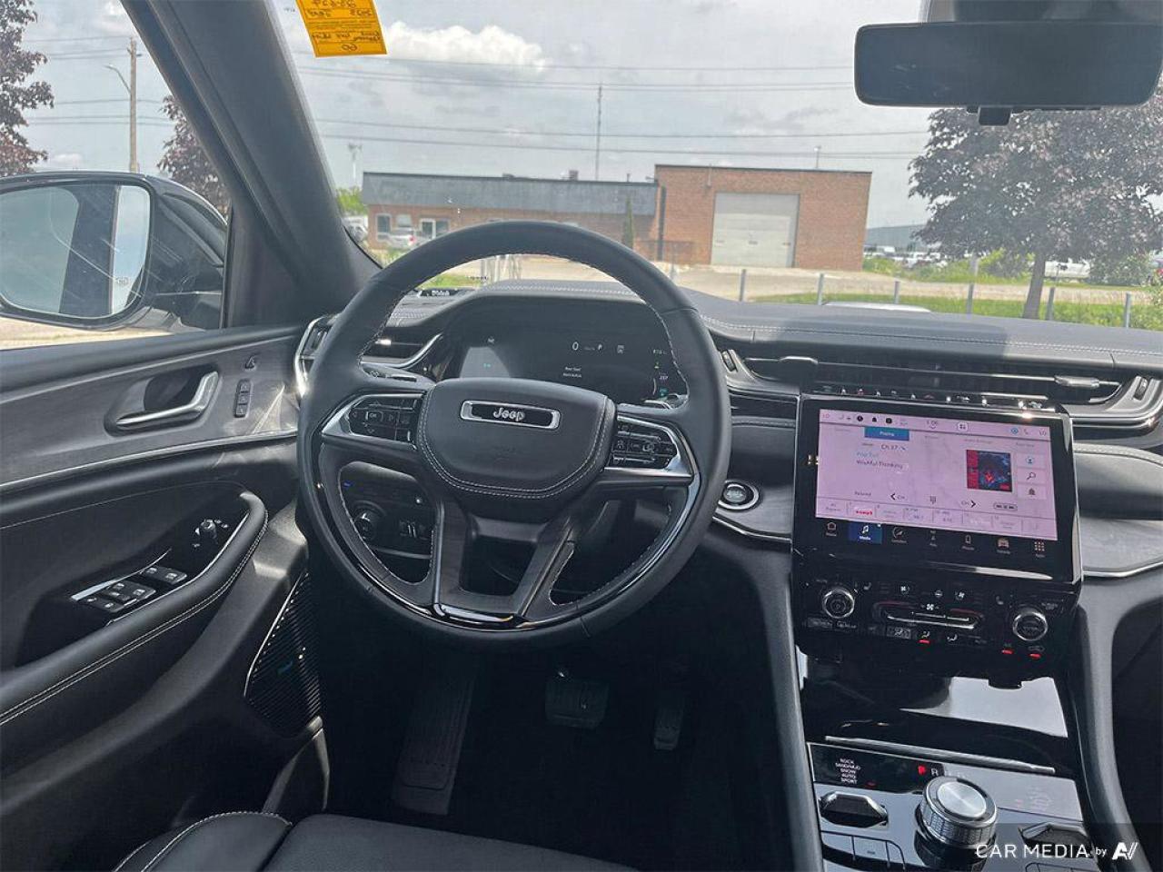 2023 Jeep Grand Cherokee 4xe Overland | Navigation | Leather | Sunroof | Rain Sensing Wipers | Remote Start | Apple Carplay | Photo