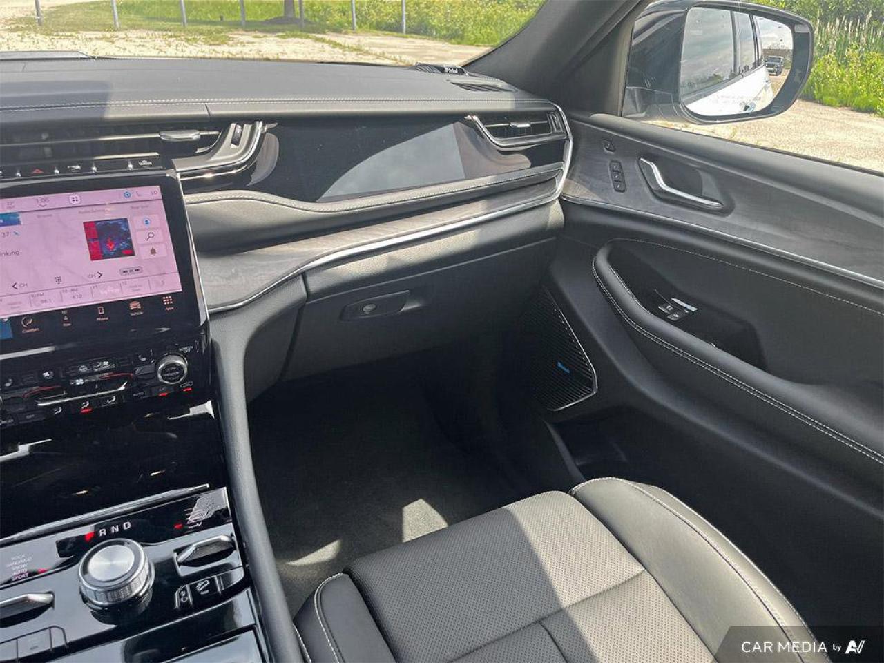 2023 Jeep Grand Cherokee 4xe Overland | Navigation | Leather | Sunroof | Rain Sensing Wipers | Remote Start | Apple Carplay | Photo