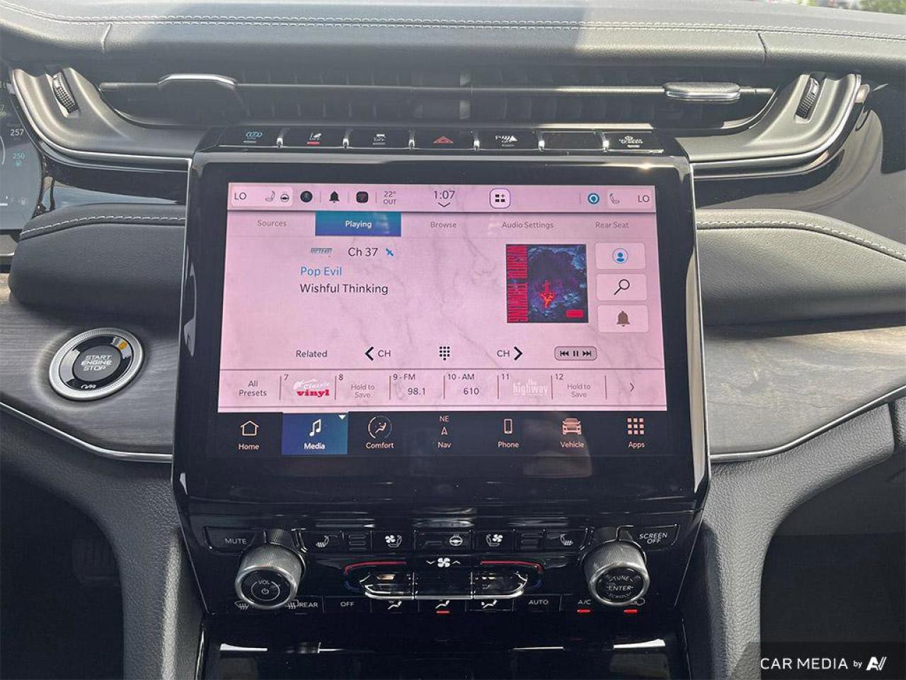 2023 Jeep Grand Cherokee 4xe Overland | Navigation | Leather | Sunroof | Rain Sensing Wipers | Remote Start | Apple Carplay | Photo