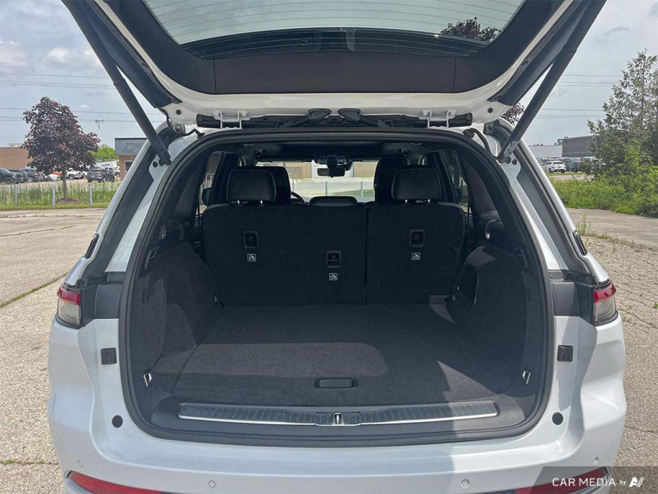 2023 Jeep Grand Cherokee 4xe Overland | Navigation | Leather | Sunroof | Rain Sensing Wipers | Remote Start | Apple Carplay | Photo