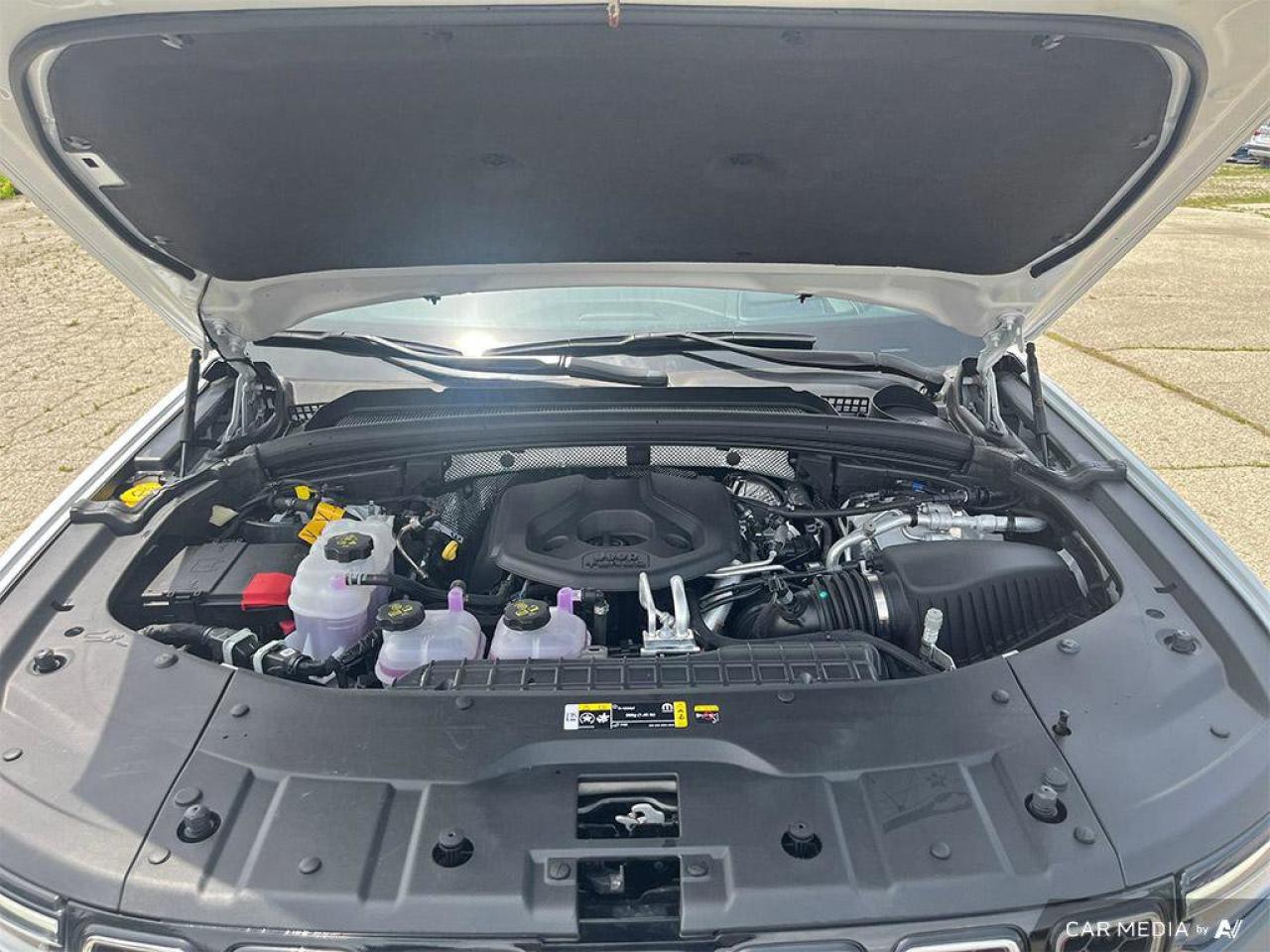 2023 Jeep Grand Cherokee 4xe Overland | Navigation | Leather | Sunroof | Rain Sensing Wipers | Remote Start | Apple Carplay | Photo