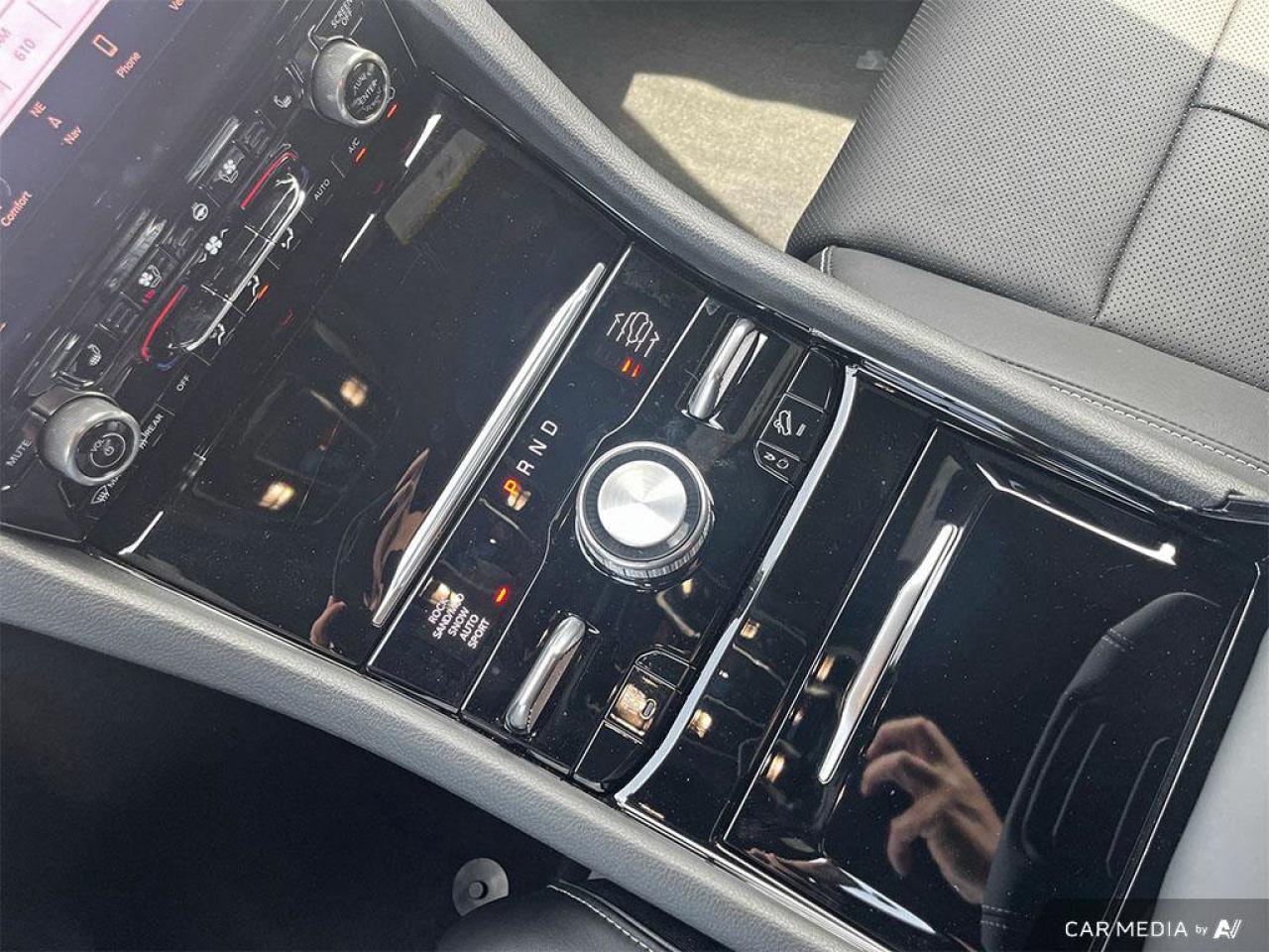 2023 Jeep Grand Cherokee 4xe Overland | Navigation | Leather | Sunroof | Rain Sensing Wipers | Remote Start | Apple Carplay | Photo