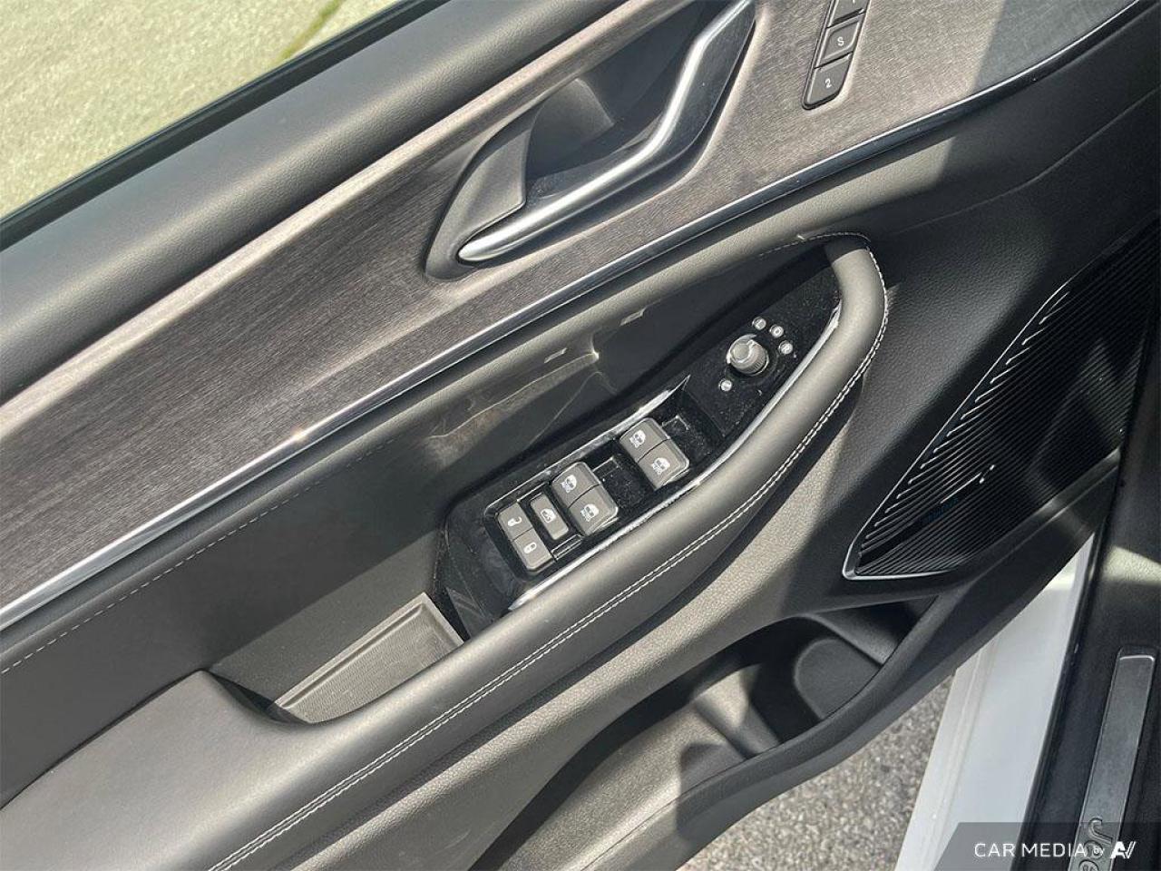 2023 Jeep Grand Cherokee 4xe Overland | Navigation | Leather | Sunroof | Rain Sensing Wipers | Remote Start | Apple Carplay | Photo