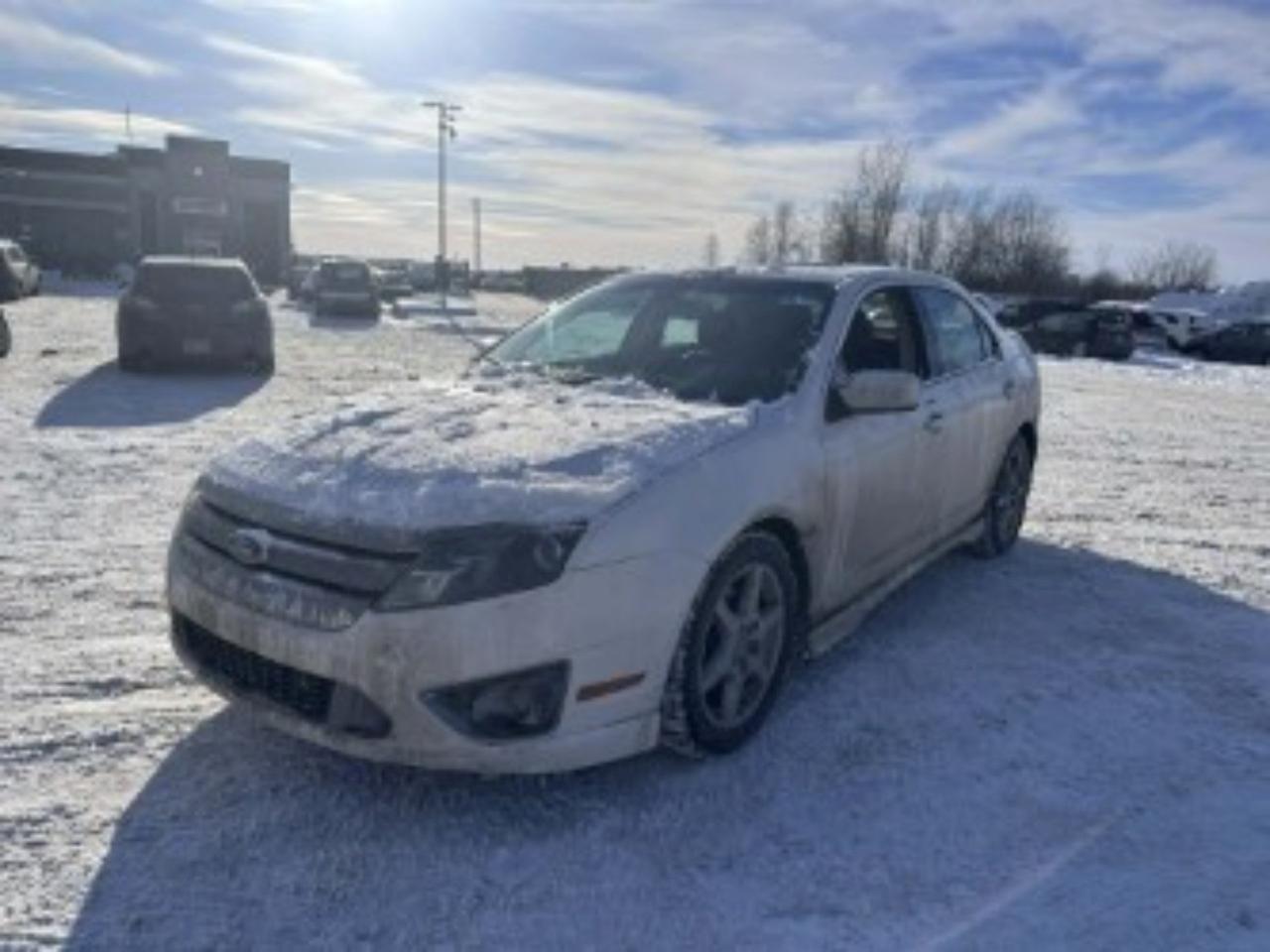 À vendre chez Kenny Drummondville : Ford Fusion V6 Sport 2011, vendu tel quel économisez gros! Profitez de la puissance dun moteur 3.5L V6 DOHC 24V pour une conduite dynamique et agréable. Ce véhicule a été bien entretenu et il est très propre, prêt à vous impressionner à chaque trajet. Parmi ses caractéristiques, retrouvez des sièges sport en cuir, la climatisation automatique, le système audio haut de gamme, le régulateur de vitesse, les jantes en alliage et un toit ouvrant. Ne manquez pas cette occasion de rouler avec style tout en réalisant des économies!
