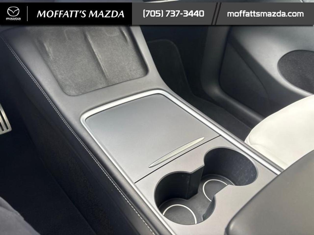 2025 Tesla Model Y PERFORMANCE Photo