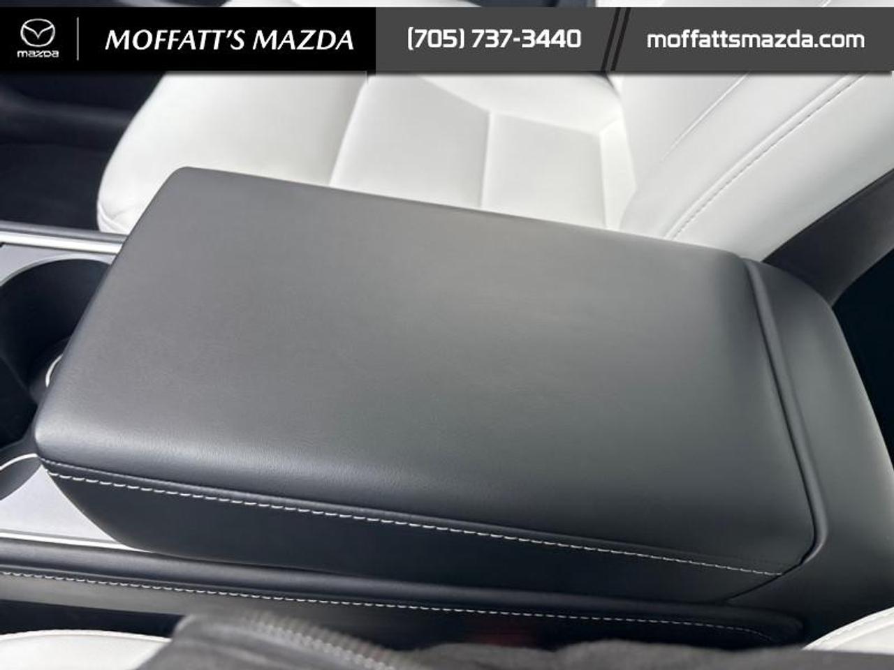 2025 Tesla Model Y PERFORMANCE Photo