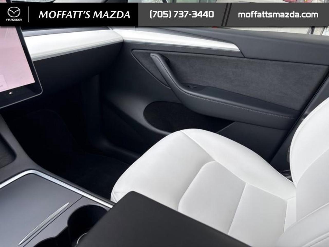 2025 Tesla Model Y PERFORMANCE Photo