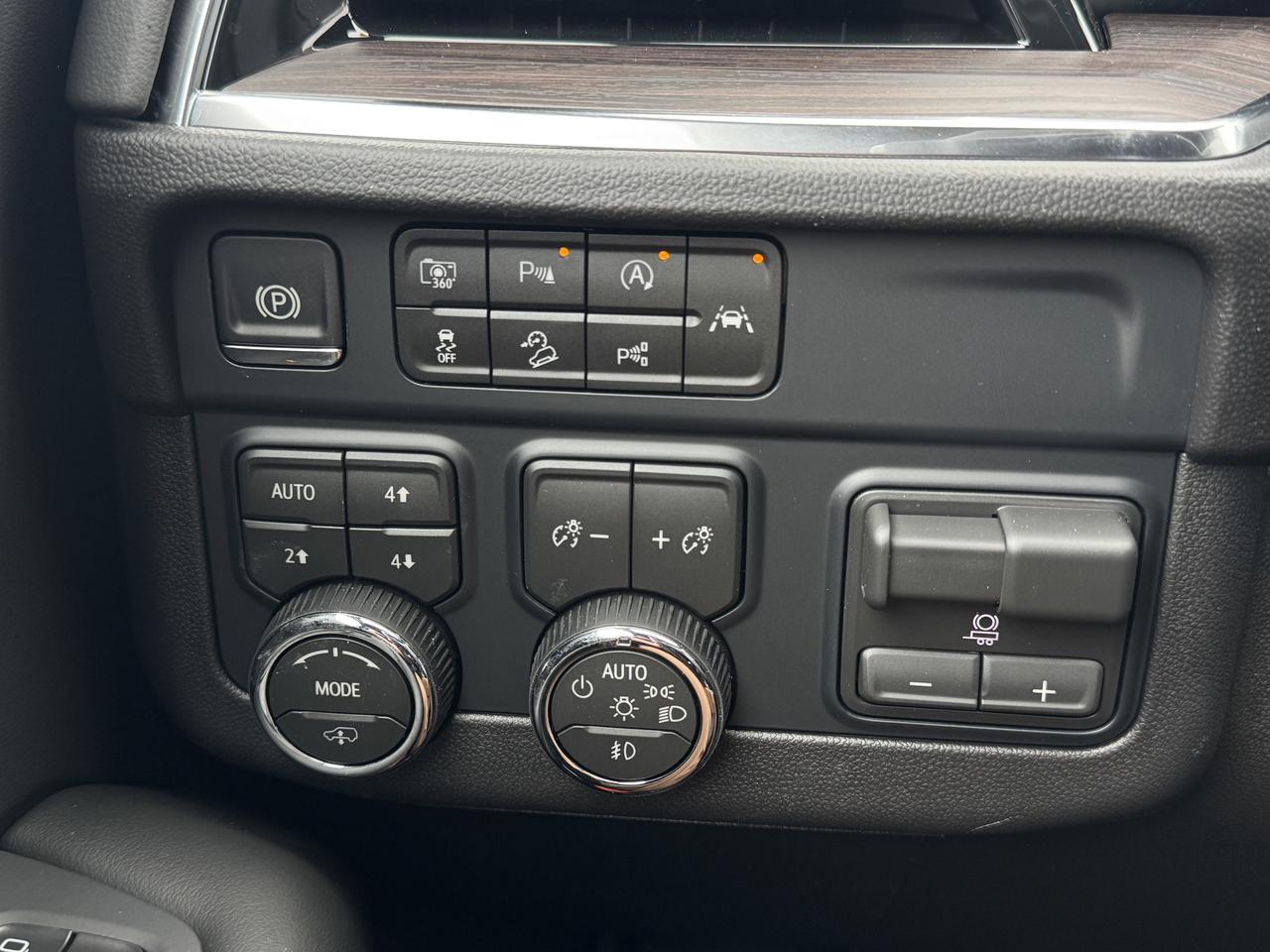 2026 Chevrolet Suburban Z71 Photo