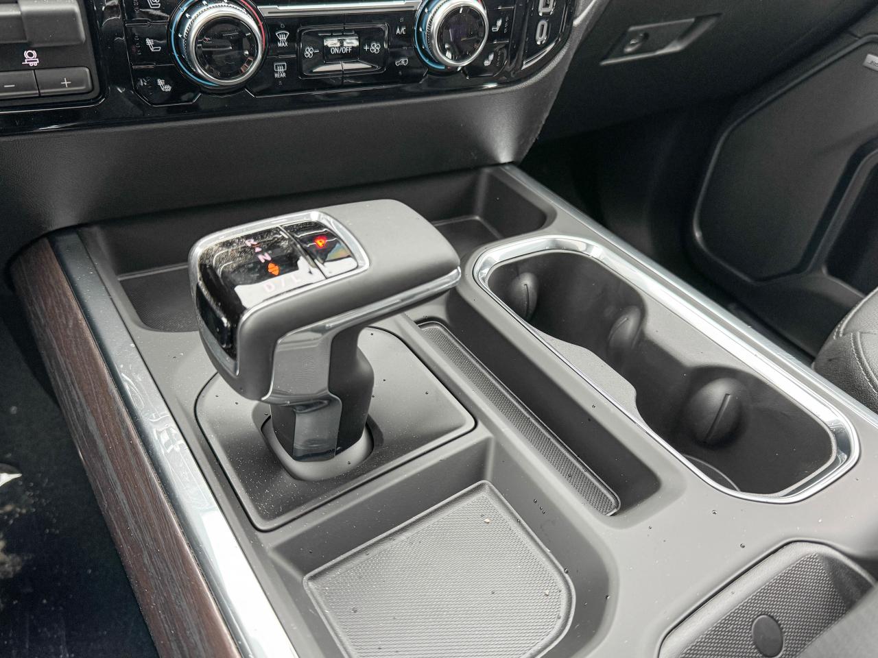 2026 GMC Sierra 1500 SLT Photo