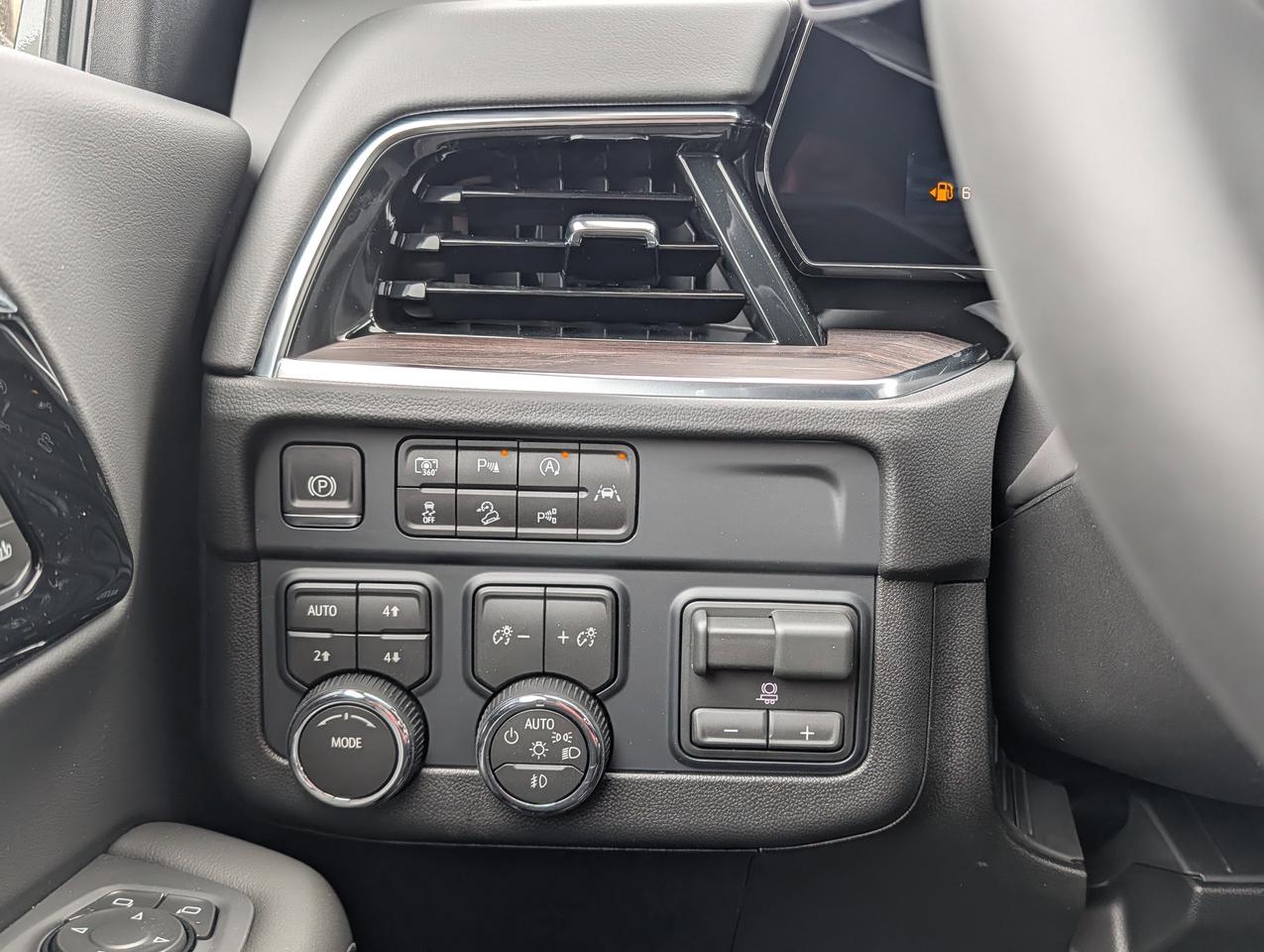 2026 Chevrolet Suburban LT Photo