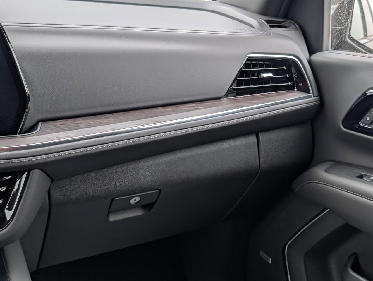 2026 Chevrolet Suburban LT Photo