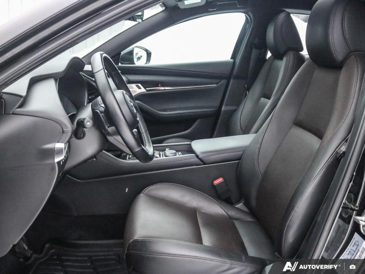 2025 Mazda MAZDA3 SPORT GT Photo