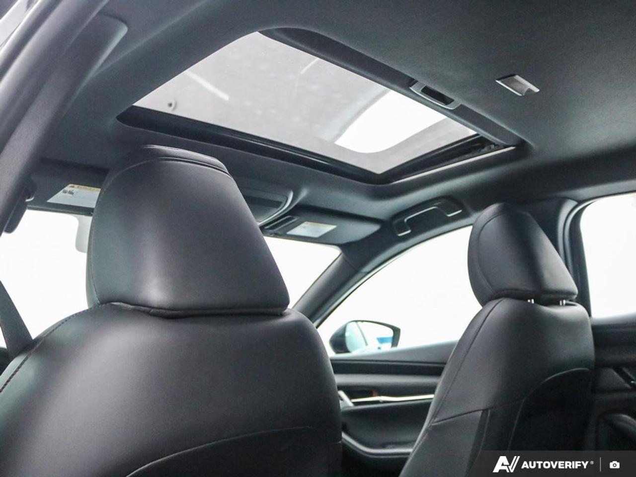 2025 Mazda MAZDA3 SPORT GT Photo