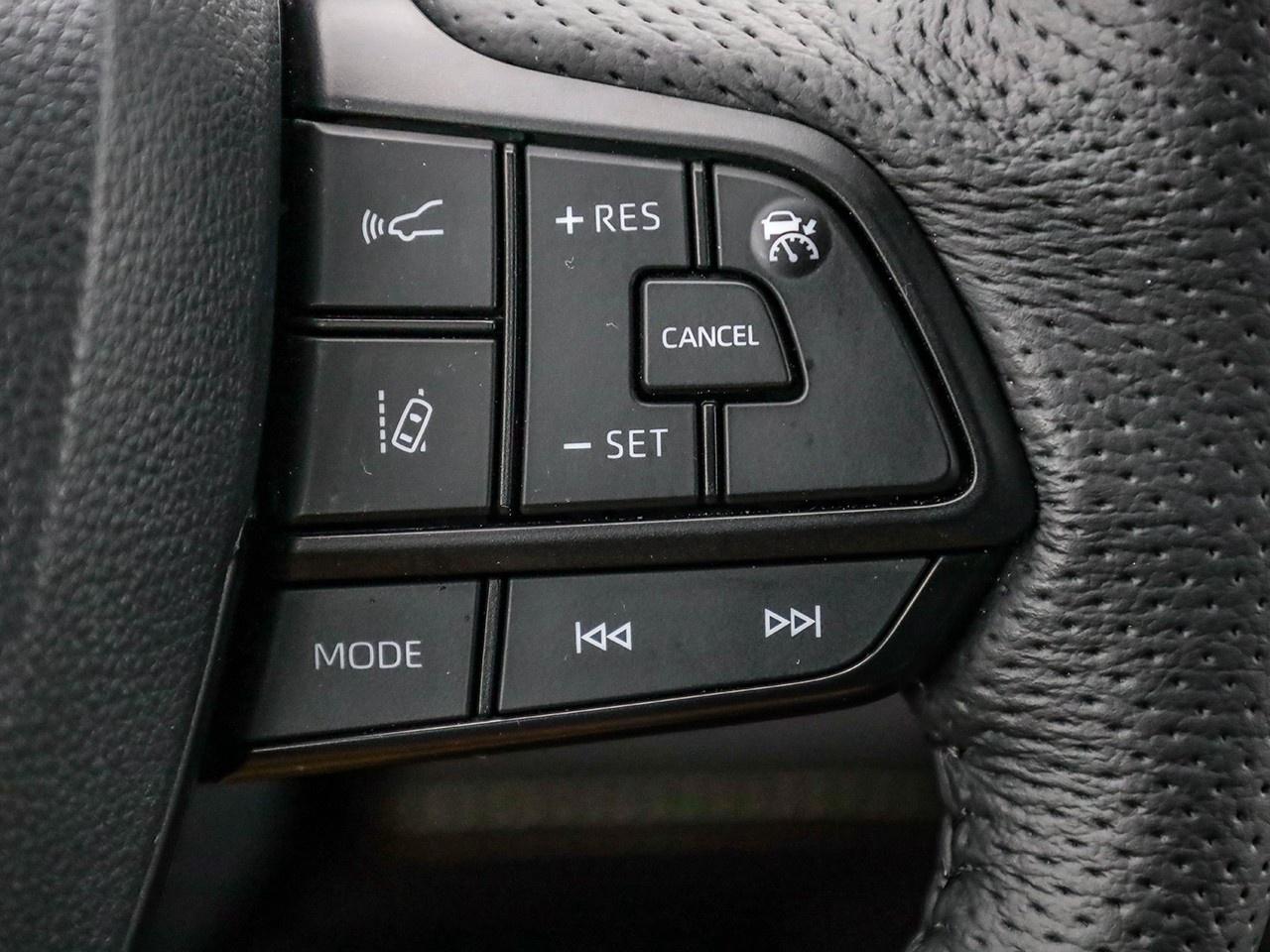 2025 Toyota Sienna LE 8-Passenger Photo