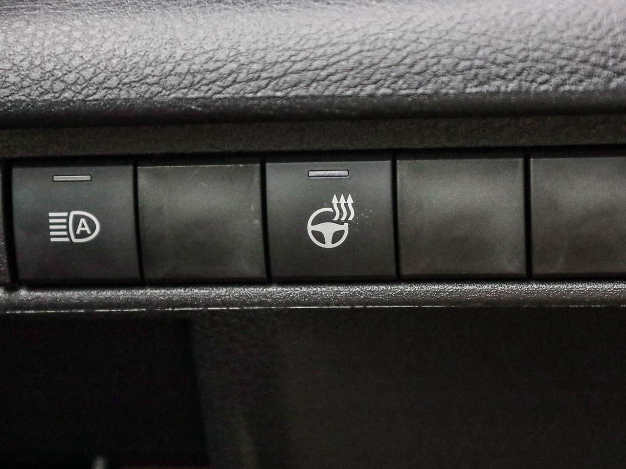 2025 Toyota Sienna LE 8-Passenger Photo