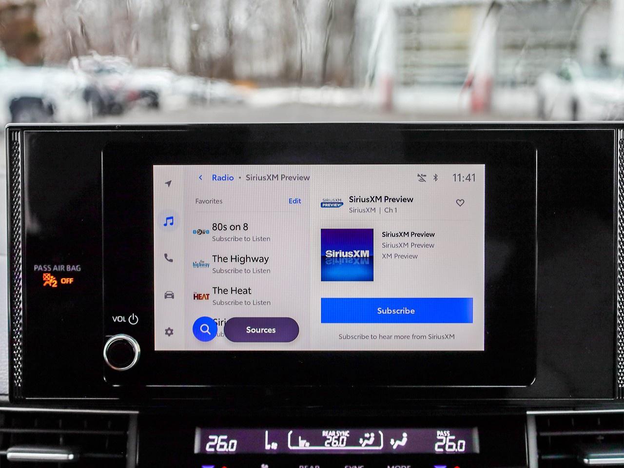 2025 Toyota Sienna LE 8-Passenger Photo