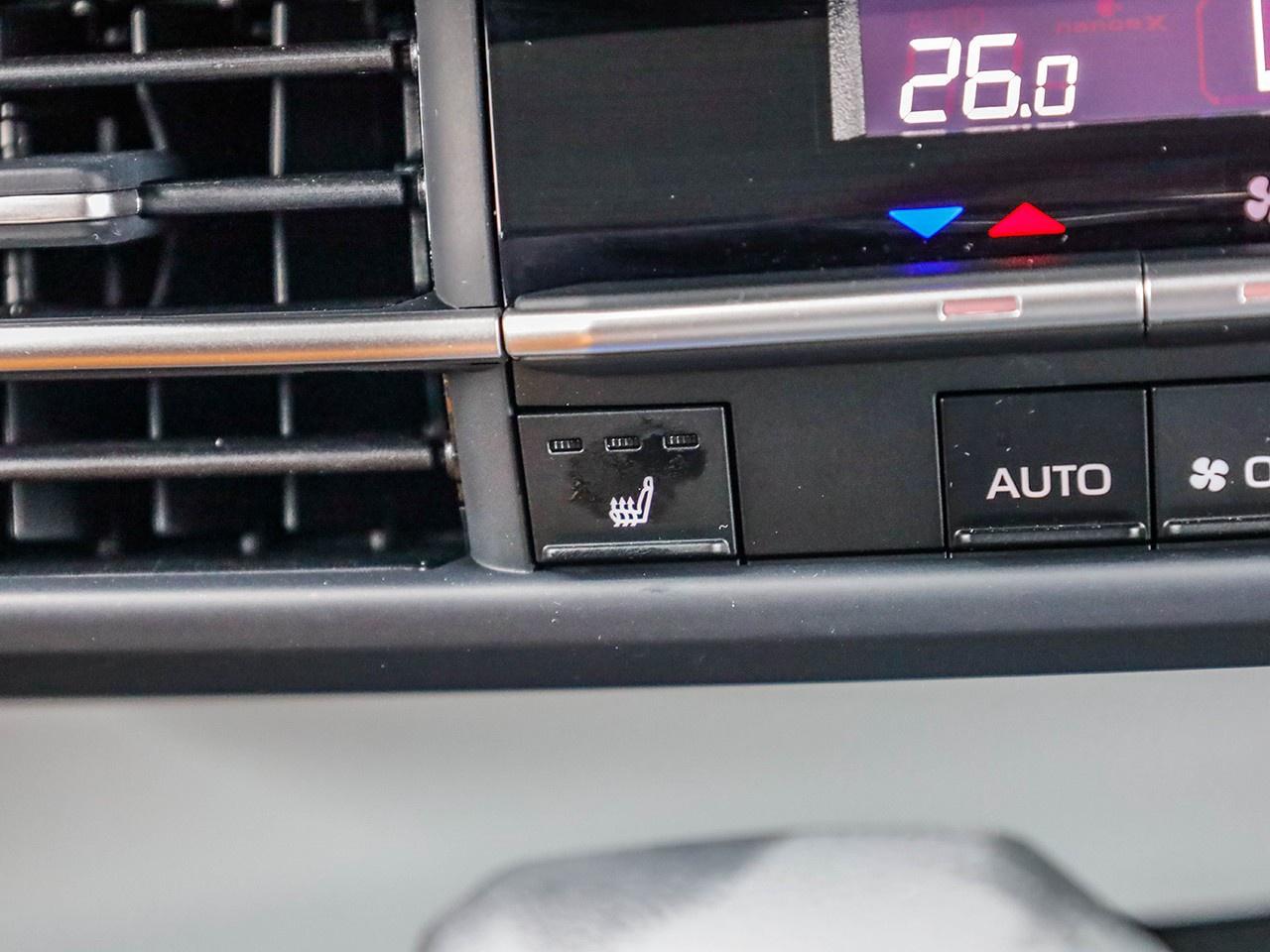 2025 Toyota Sienna LE 8-Passenger Photo