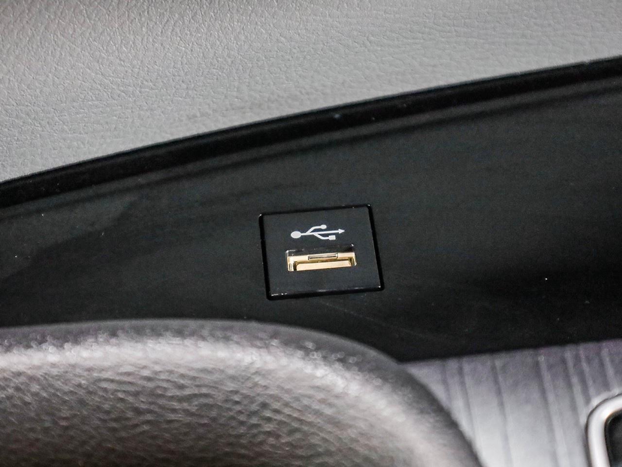 2025 Toyota Sienna LE 8-Passenger Photo