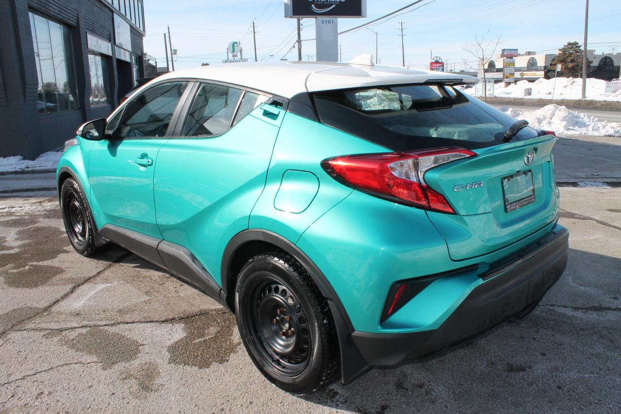2018 Toyota C-HR XLE Photo