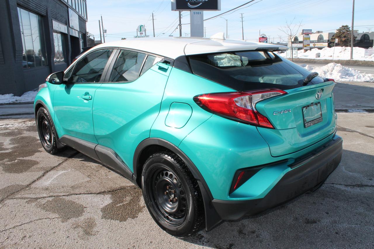 2018 Toyota C-HR XLE Photo