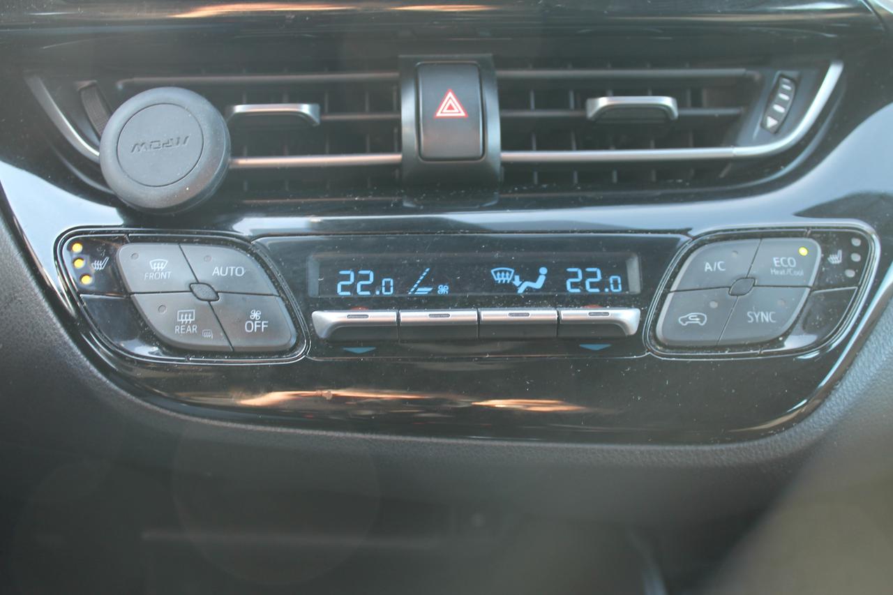 2018 Toyota C-HR XLE Photo