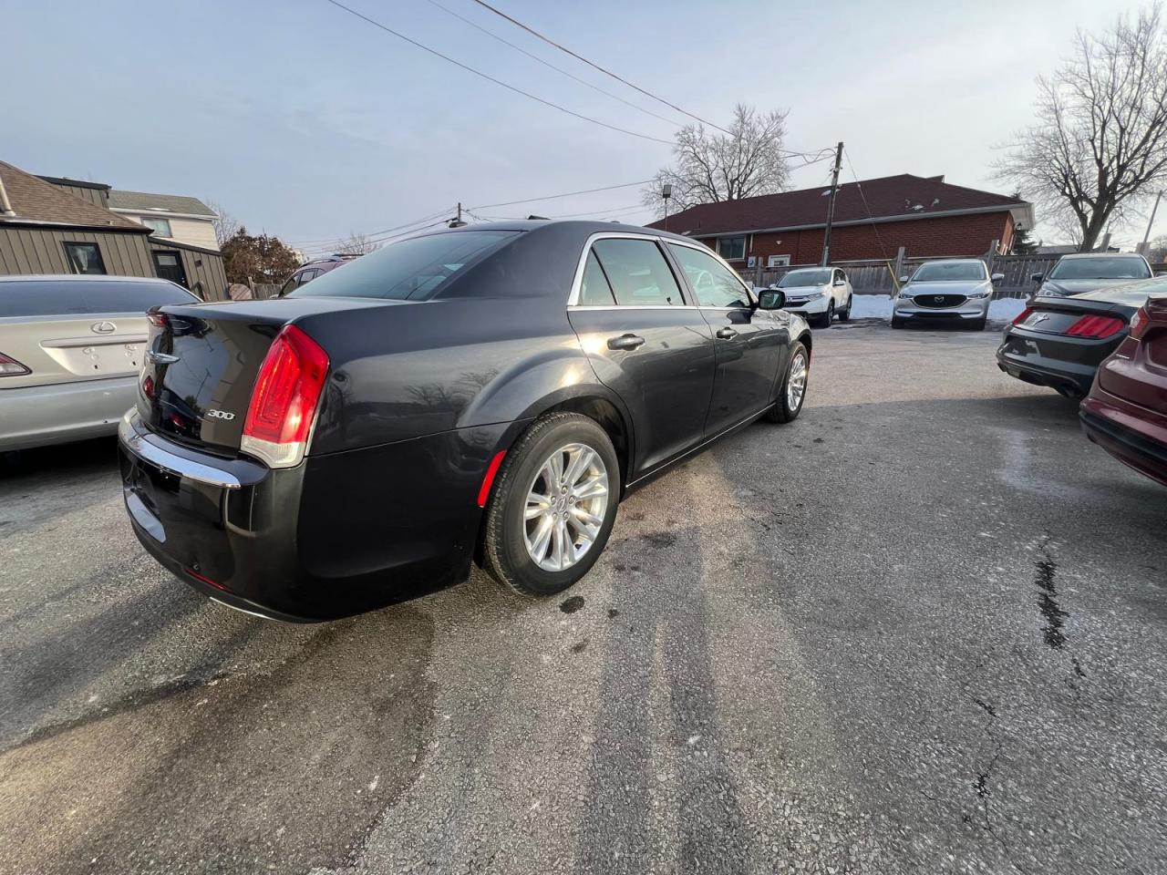 2017 Chrysler 300 Touring  Photo4