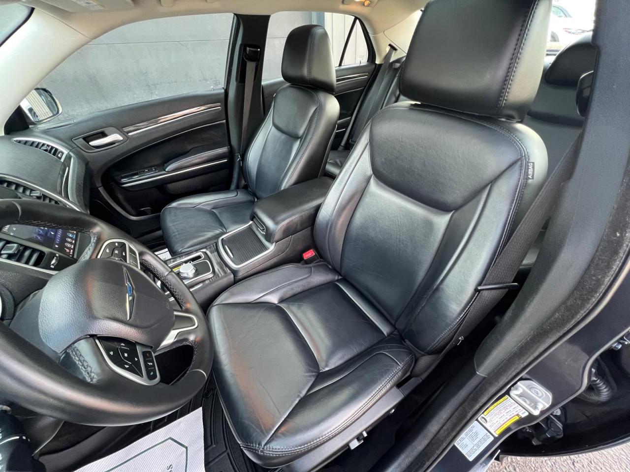 2017 Chrysler 300 Touring  Photo