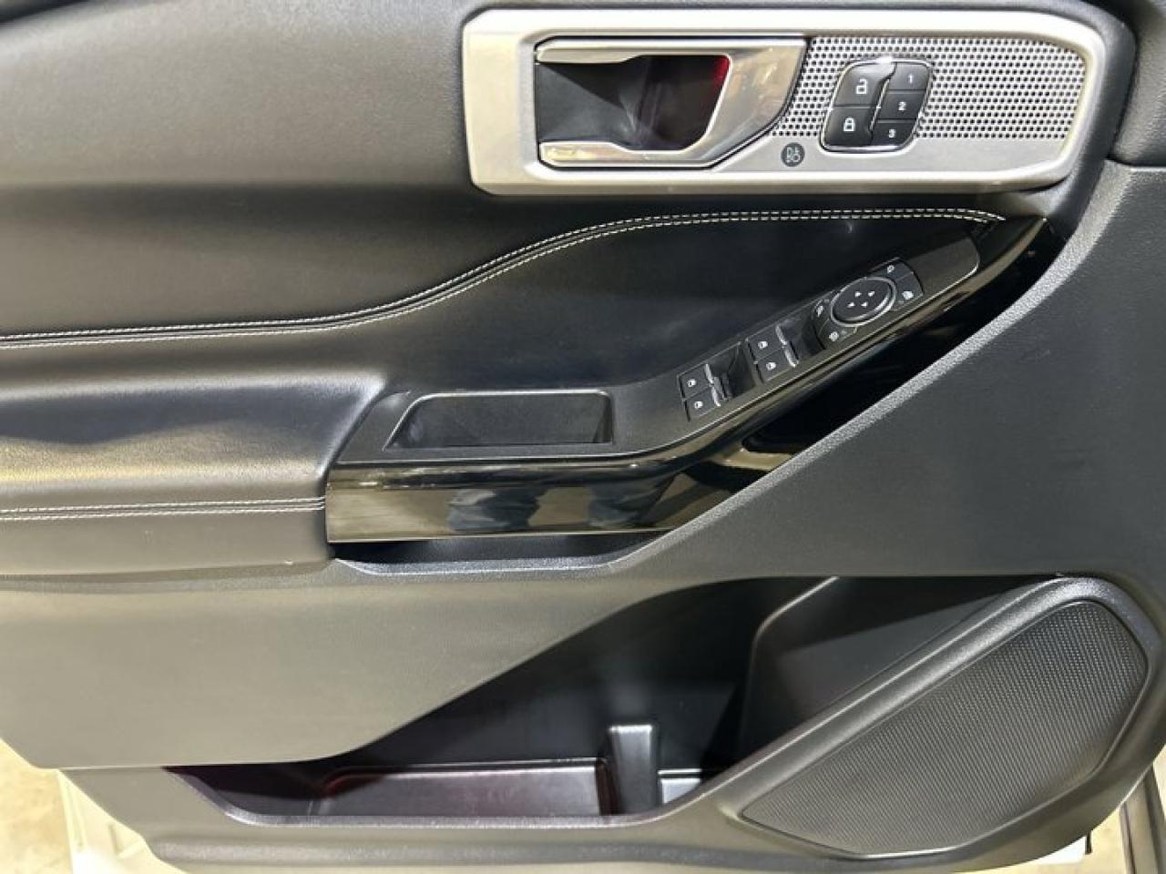 2022 Ford Explorer ST 4WD | 360 Camera | Remote Start | Panoramic Roof | Leather Seats | One owner | No accidents Photo