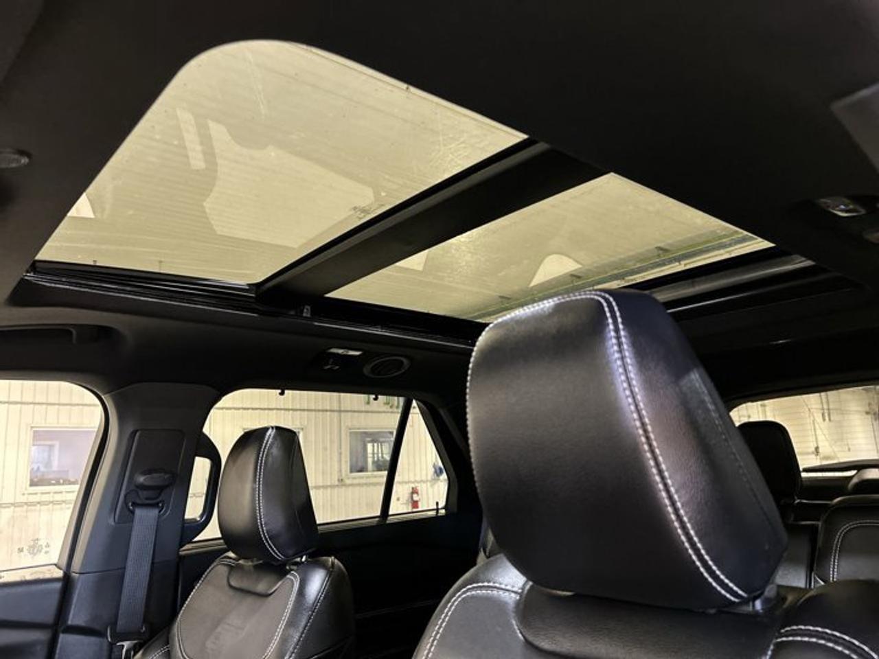 2022 Ford Explorer ST 4WD | 360 Camera | Remote Start | Panoramic Roof | Leather Seats | One owner | No accidents Photo