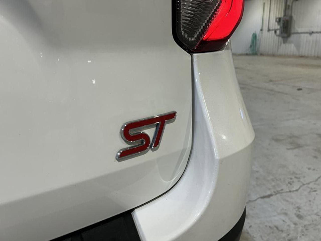 2022 Ford Explorer ST 4WD | 360 Camera | Remote Start | Panoramic Roof | Leather Seats | One owner | No accidents Photo