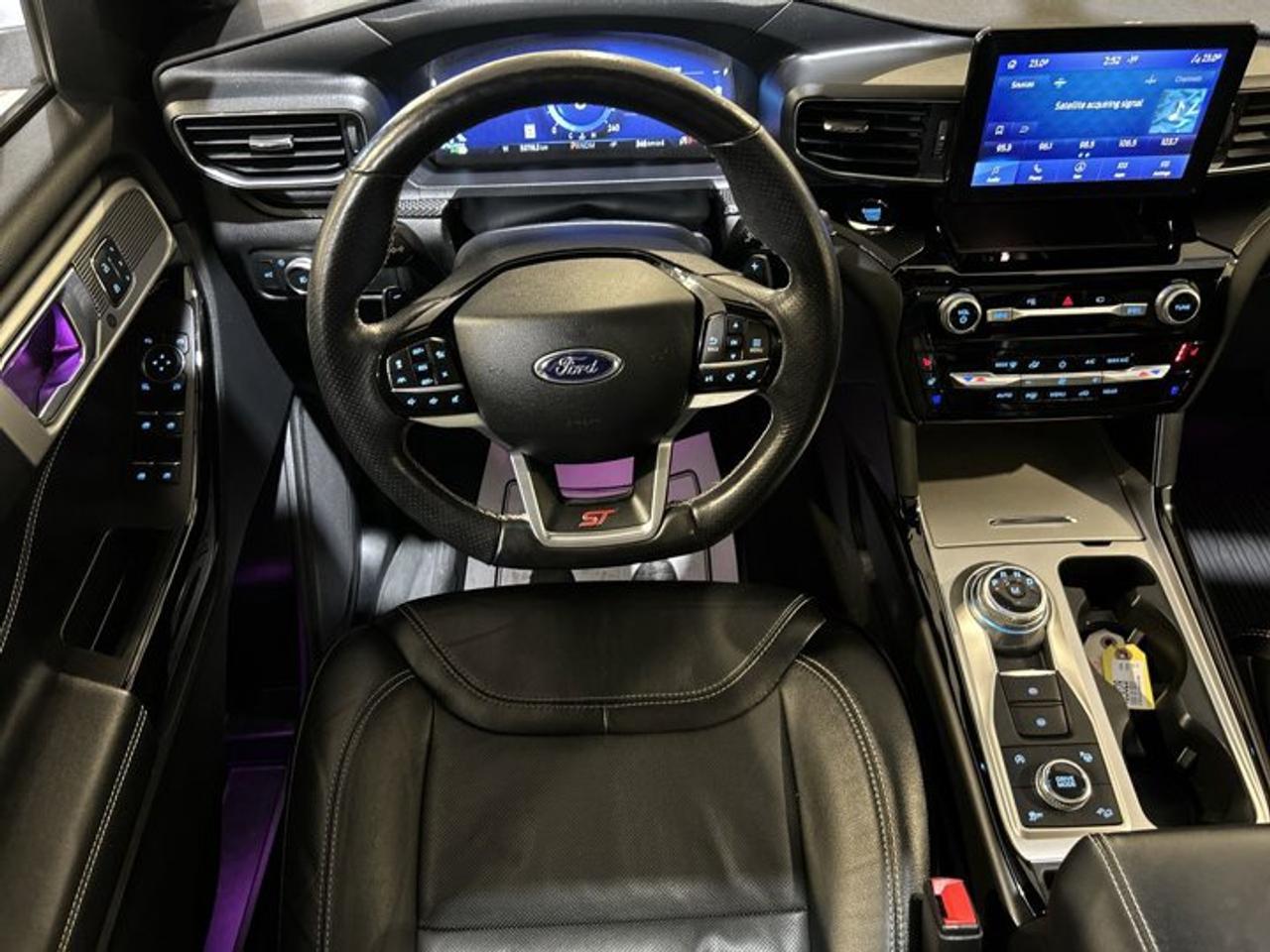 2022 Ford Explorer ST 4WD | 360 Camera | Remote Start | Panoramic Roof | Leather Seats | One owner | No accidents Photo