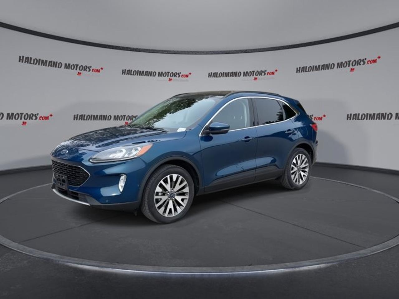 2020 Ford Escape Titanium Hybrid AWD | No Accidents | One Owner |Panoramic Roof | Leather Seats Photo3