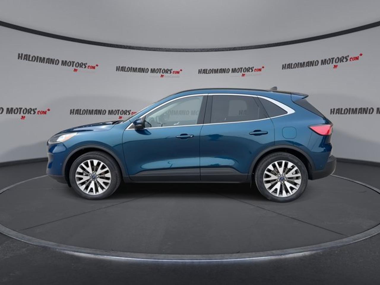 2020 Ford Escape Titanium Hybrid AWD | No Accidents | One Owner |Panoramic Roof | Leather Seats Photo4