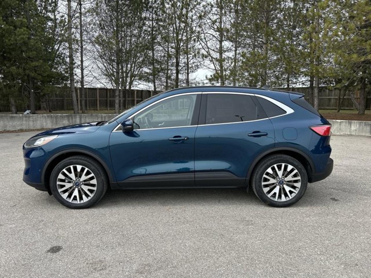 2020 Ford Escape Titanium Hybrid AWD | No Accidents | One Owner |Panoramic Roof | Leather Seats Photo